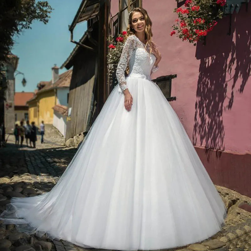 

Long Sleeves Lace Appliques Ball Gown Wedding Dress Lace Up Back Princess White Tulle Garden Bridal Gowns Vintage Vestidos