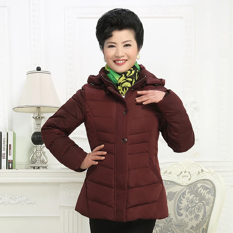 Со съемным капюшоном; Модная белая куртки-пуховики среднего возраста Женские теплые зимние пуховики сезон осень; большие размеры - Цвет: wine
