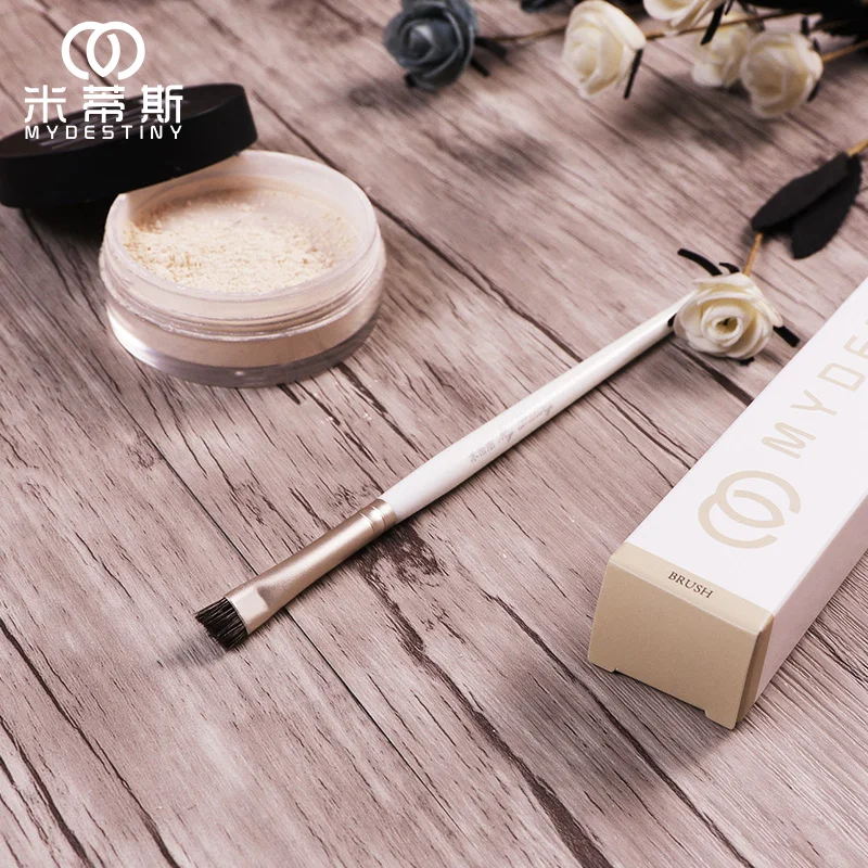 Косметическая кисть MyDestiny серия Белоснежки для бровей со скошенным углом собачьи