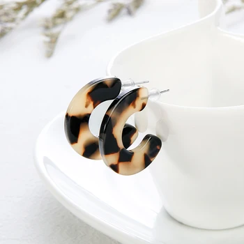 

New Fashion Leopard Print Acrylic Resin C-Shaped Earrings Women Geometric Statement Circle Stud Earrings Bohemia Wedding Gifts