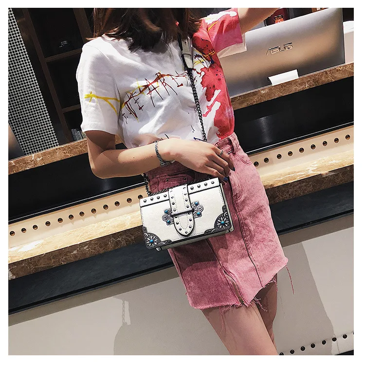 

2019 New style national style single shoulder oblique span women's bag diamond bag square bag diamond bag