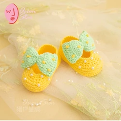 Sapatas de lã tecidas à mão do bebê, sapatas de bebê da princesa da flor, sapatas da criança, sapatas do jardim, sapatas do presente do bebê