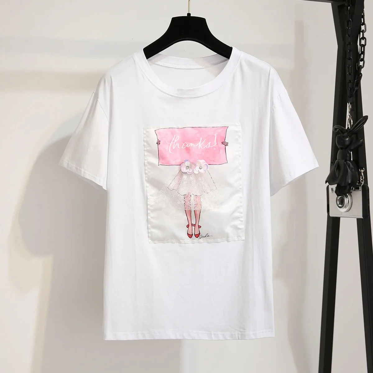 

CHIC Printed Spell Yarn Flower Beads Loose Short Sleeve T-shirt + High-waisted Hollow out Crochet Lace Cake Dress Skirt