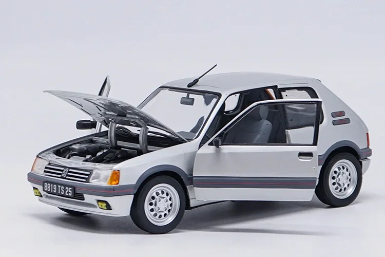 1:18 высокое тщательное 1991 PEUGEOT 205 GTI сплав модель автомобиля статические металлические модельные автомобили с оригинальной коробкой