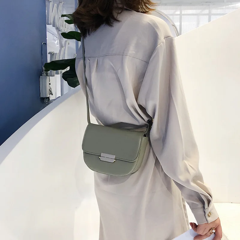 

Semicircular lock bag 2019 new impingement horse saddle bag 100 shoulder oblique satchel bag