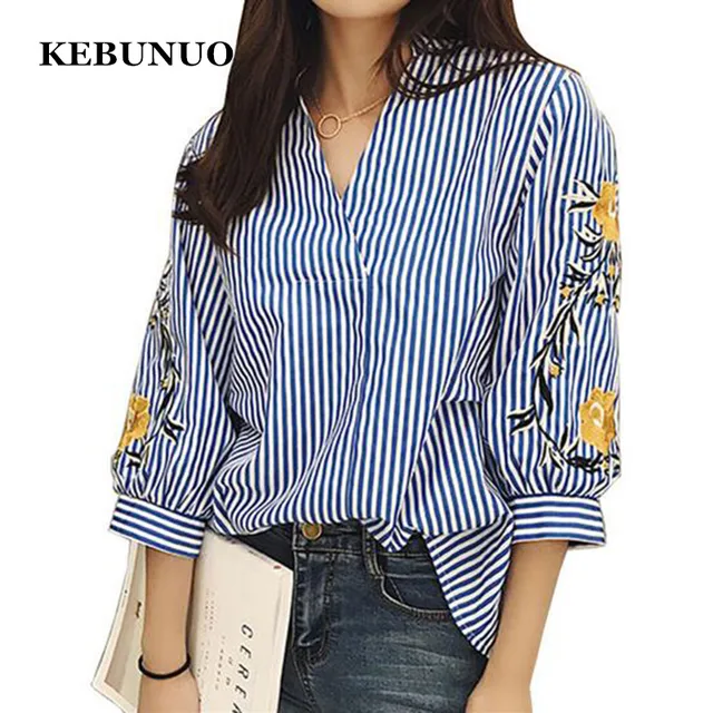 Blouses et chemises blanches décontractées à rayures et broderies florales pour femmes, hauts amples à manches trois quarts, col en V tendance 1
