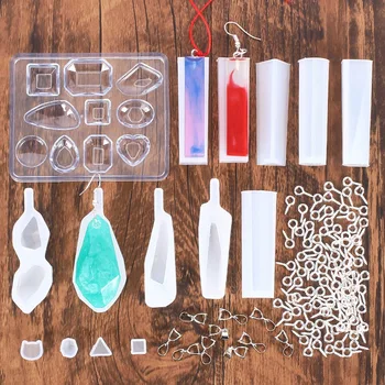 

125 Pcs of Glue Mold Set 10 Pcs of Sunflower Seeds Buckle 100 Pcs of 9-Shaped Screws 15 Pcs of Crystal Glue Mold Mirror