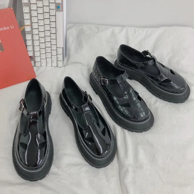 

Women Loafers Patent Leather Women's Low Heels Spring Flats Slip On Footwear Female black Single Vintage buckle Shoes H14-88