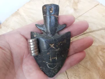 

Chinese antique real stone jade Hongshan Culture Meteorite pendant fossil have magnet mystery Devil status collection Arrow arro