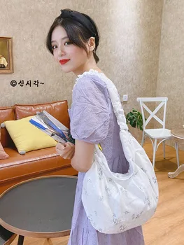 

South Korea INS Net Red Daisy Flower Messenger Bag Student Casual All-match Hipster One Shoulder Canvas Bag 2020