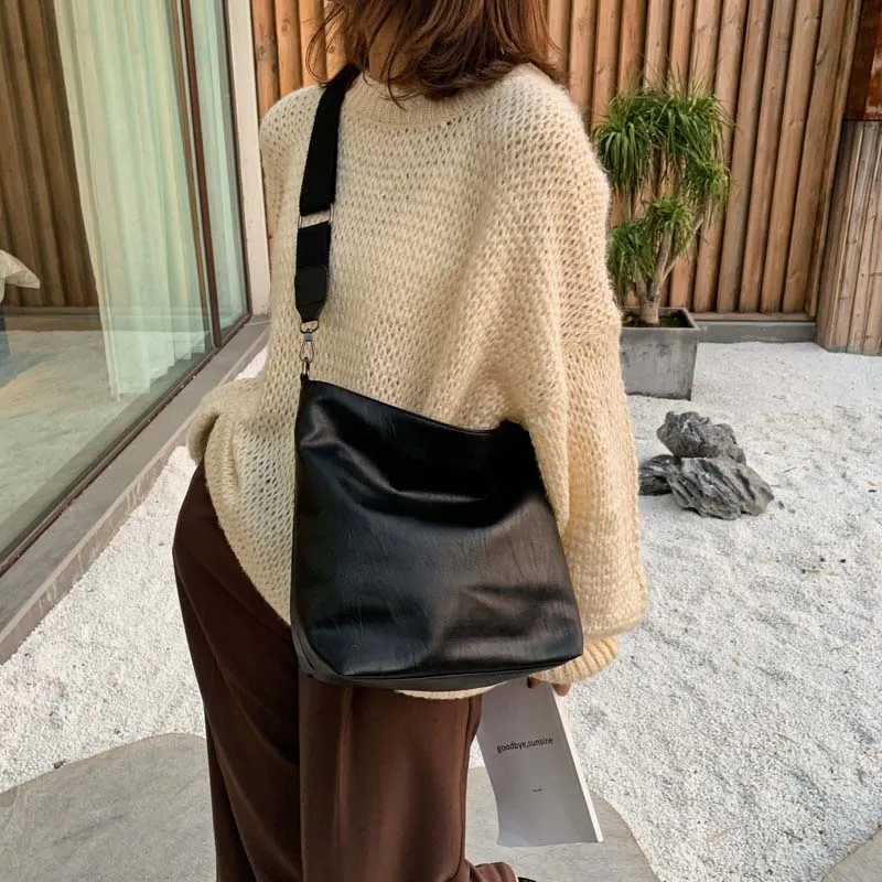 

High Quality Soft Leather Large Pocket Ladies Messenger Bag Large Capacity Shoulder Bag