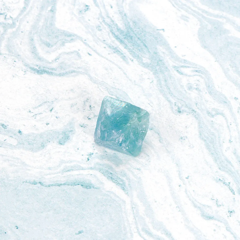 

Natural Clear Blue Fluorite Ornament Crystal Point Octahedron Rough Gemstone Specimens Home Decor Jewelry Making Accessories