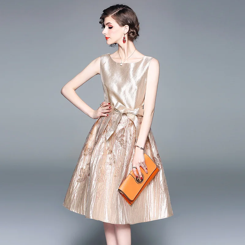 

Ozhouzhan 2019 Spring And Summer Gold Lines Embroidered Jacquard Lace-up Waist Hugging Sleeveless Dress A- line Tutu Explosion