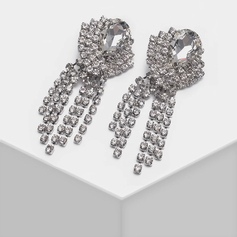 Стильный блестящая заколка с кисточками