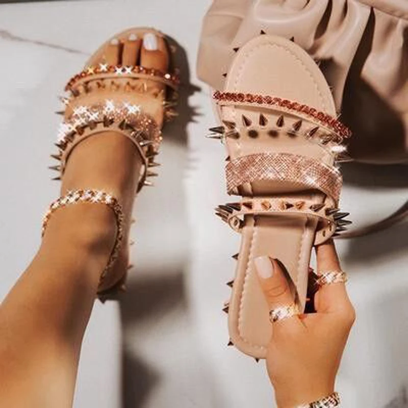 

Siddons Plus Size 35-43 Women Slippers Rivets Spikes Studs Slip On Ladies Summer Crystal Beash Shoes Woman Casual Flats Slippers