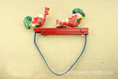 Chinese classic children's toy wind-up tin frog jumping frog toy tin rooster nostalgic tin toy mouse rabbit toy - Color: The tin of chicken