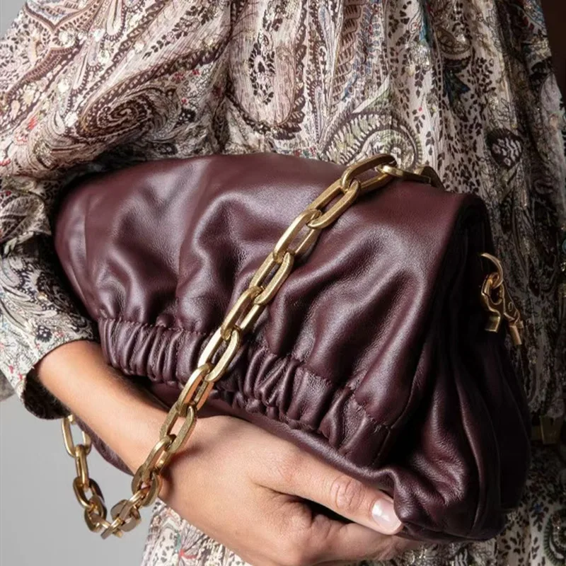 Сумка-мессенджер женская из натуральной кожи с металлической цепочкой | Багаж и