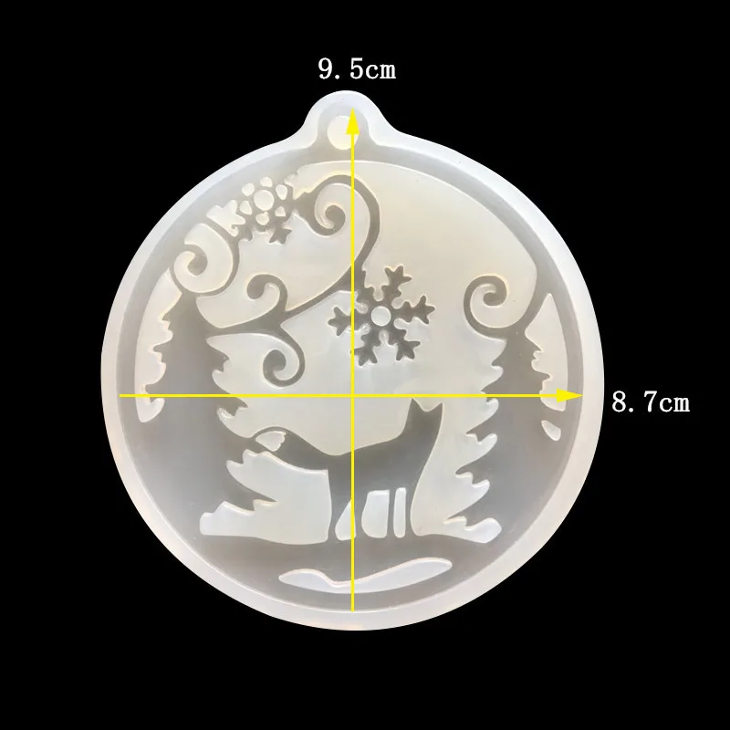 

Snow Fox Christmas Tree is made of epoxy resin, silicone mold with holes used for necklace pendants, sweater chains, keychains