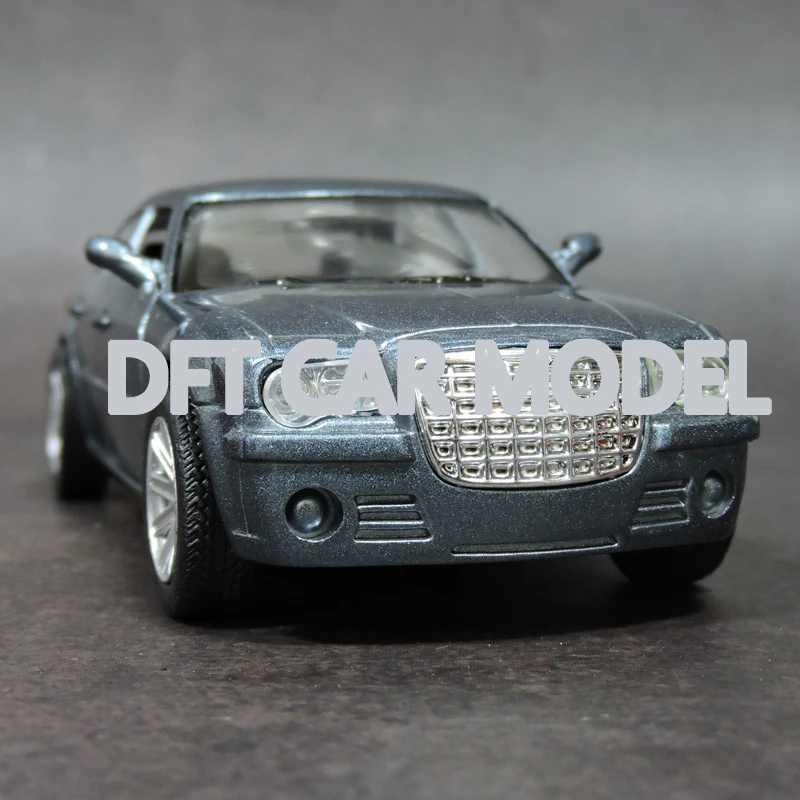 1:32 Масштаб сплава игрушечные транспортные средства kelaisile 300c автомобиль модель детских игрушечных автомобилей авторизованный игрушки для детей