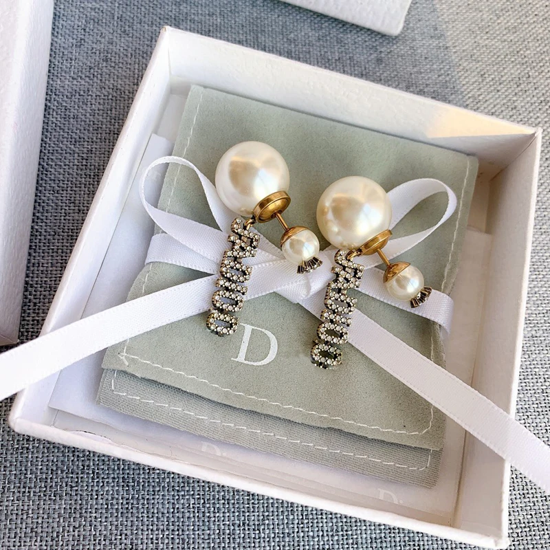 

C1898 Stylish luxurious pearl earrings inset with cubic zirconia letters, five-pointed star size earrings for women's weddi