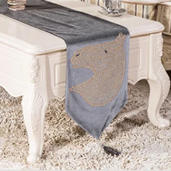 

32*180cm Modern Rhinestones Horse Head Table Runner For Wedding Party Chirstmas Cake Floral Flannel Tablecloth Decoration