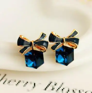 

Korean Version Of The Crystal Box Cute Bow Earrings Drop Cube Fashion Personality Temperament Wild Earrings Wholesale