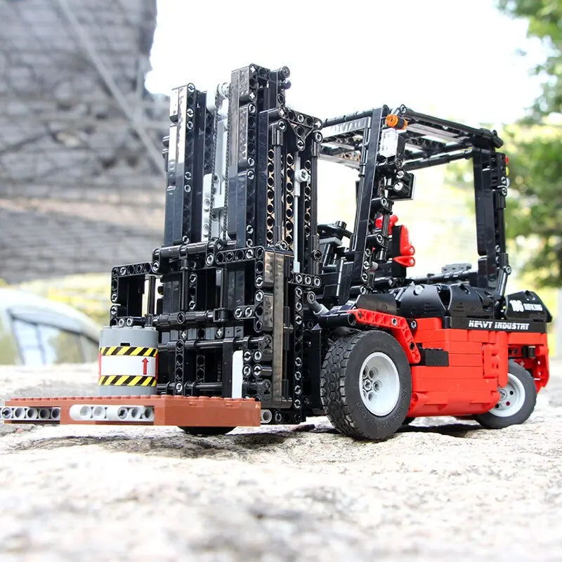 Радиоуправляемая модель грузовика вилочного погрузчика Mold King Technic APP 13106 1719 шт.