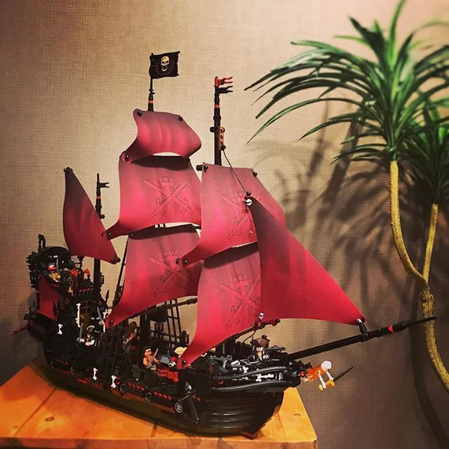 DHL 16009 compatible with 4195 Queen Anne revenge Caribbean Pirate Ship Model children's boy assembly building blocks