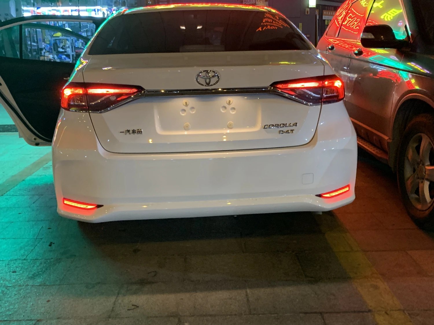 Светодиодный светильник-отражатель заднего бампера для Toyota corolla,(Функция как светильник для вождения, тормозной светильник и светодиодный светильник динамического поворота