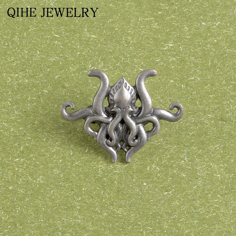 

" The Call of Cthulhu " Octopus Brooch Silver color Fashion Pin Custom Lapel Pin Badge Mythos Horrific Novel Jewelry Gift Fans