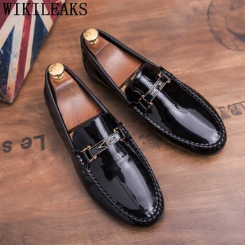 Mocassini Neri Scarpe Da Guida Slip On Scarpe Da Uomo Uomini di Modo Del Progettista Scarpe di Vernice In Pelle Zapato Hombre Casual De Cuero Ayakkabı