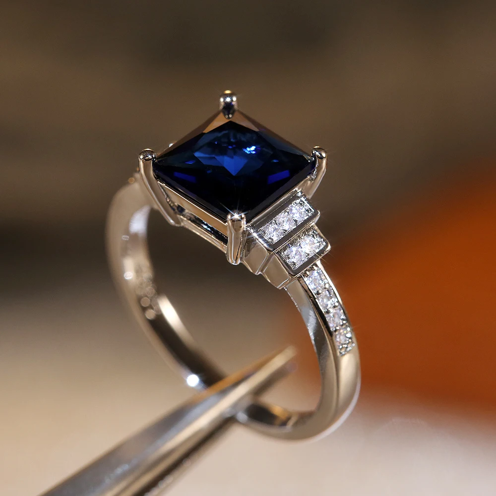 Huitan Blue Square Cut Four Claws Women Ring Vintage Design Gracious Lady Luxury Inlaid Zircon Female Jewelry Wedding Hot Rings