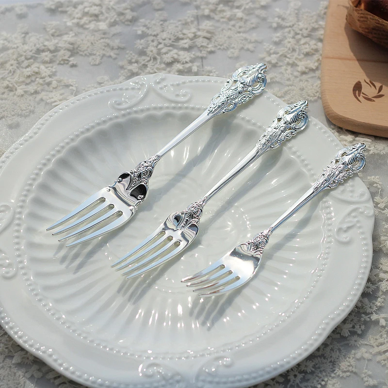 silver dinnerware set  (1)