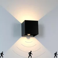 Applique murale LED étanche avec technologie COB, angle d'éclairage réglable, détection du corps humain par infrarouge, idéale pour une cour, un balcon ou une porte, 20W