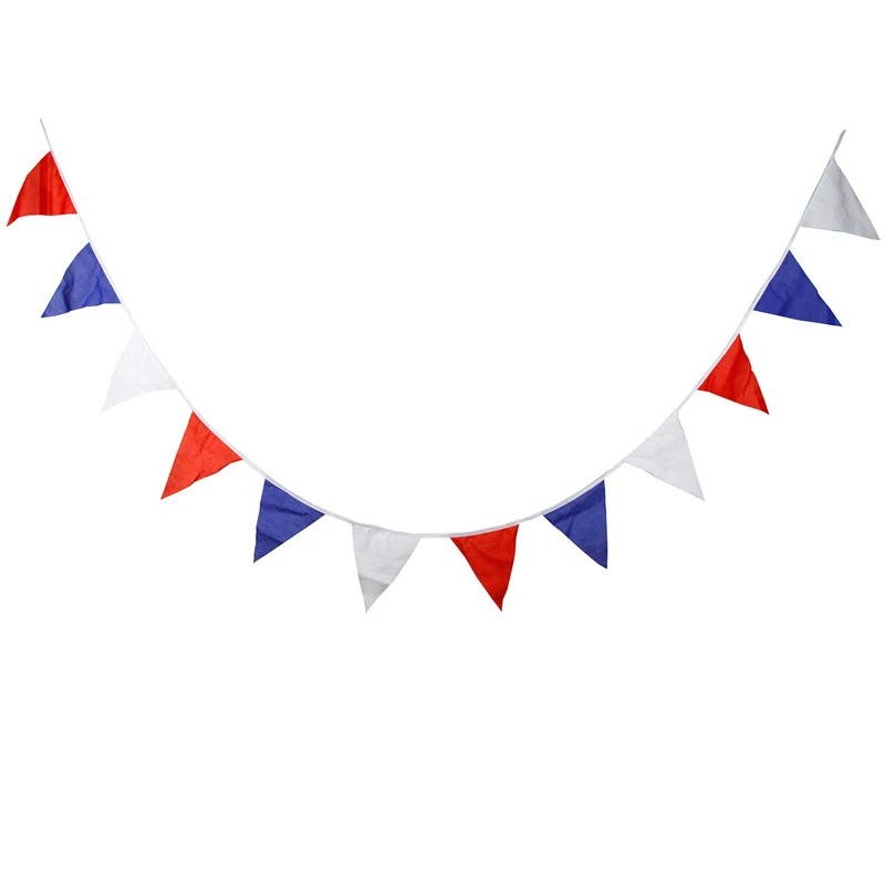 гирлянда из красных флажков. красные и белые флажки. флажки стильные. гирлянда-флажки. красные флажки гирлянда.