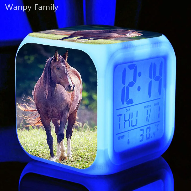 Лошадь Будильник Цвет Изменение светящийся светодиодный большой экран отображает время дата термометр Сенсорное зондирование Многофункциональные цифровые часы - Цвет: Серый