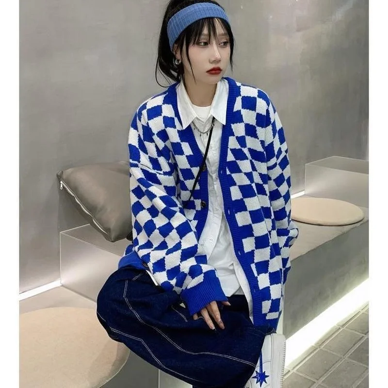 

Klein blue checkerboard loose wild cardigan sweater womens 2021 winter Korean lazy V-neck check knitted cardigan sweater womens