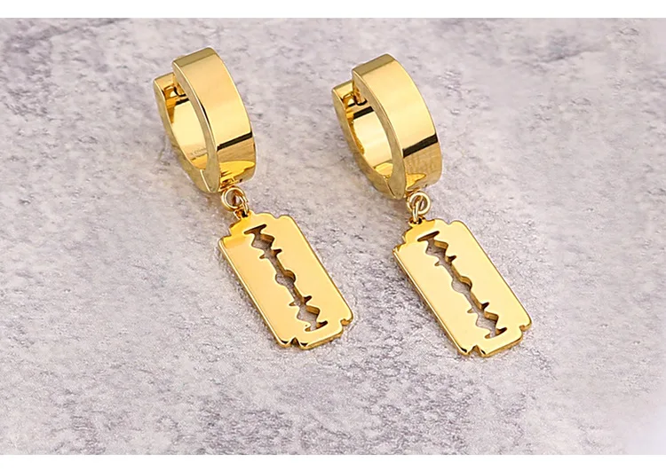 10079415153_996853077