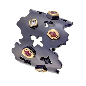 

Кольцо из серебра рубиновым корундом и фианитом R093-1