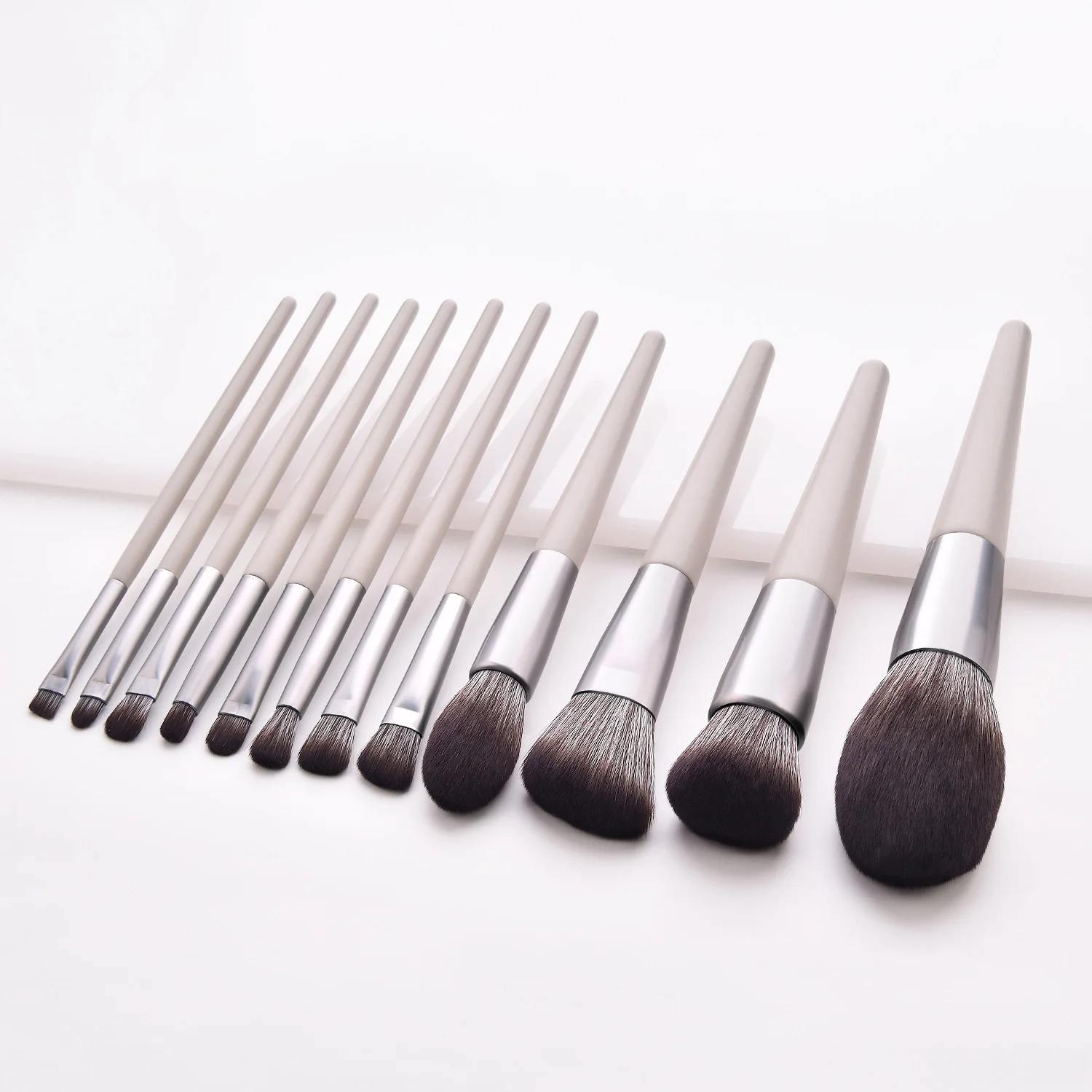 12Pcs professional nano nylon hair high quality wooden handle makeup brush set eye shadow concealer eyebrow brush makeup tools - Handle Color: HZ0507