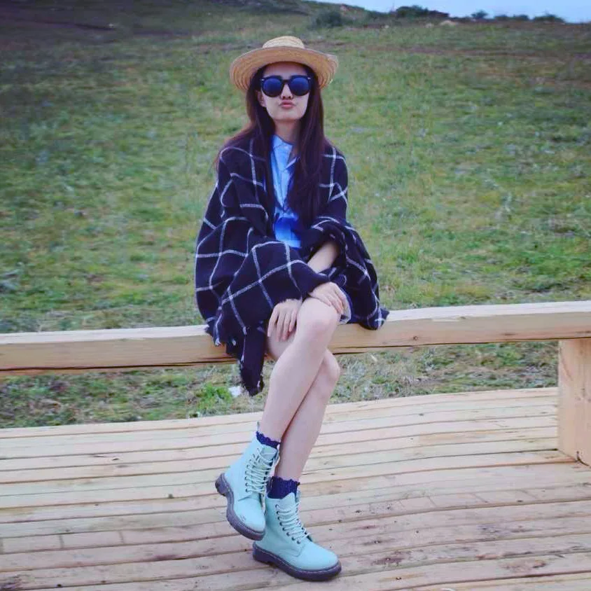 

2020 Autumn and Winter Thick Warm Versatile Practical Black White Lattices Scarf Air Conditioning Shawl Elegant Scarf Women