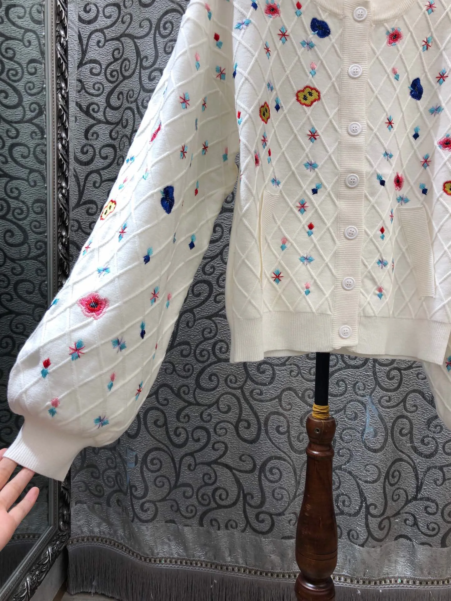 New Arrival Winter Flower Printed Plaid Puff Sleeve Knit Cardigan Sweater 2 Color 3 Size Free Shipping Worldwide