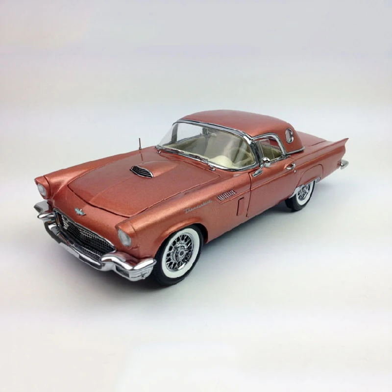 Литая в 1/18 масштабе 1957 Ford Thunderbird белая коробка статический дисплей Классический
