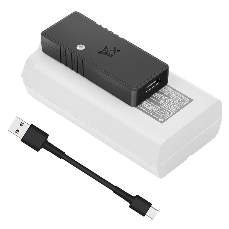 Chargeur rapide QC3.0 USB-C branché sur une batterie DJI Mavic Mini 2, voyant lumineux allumé