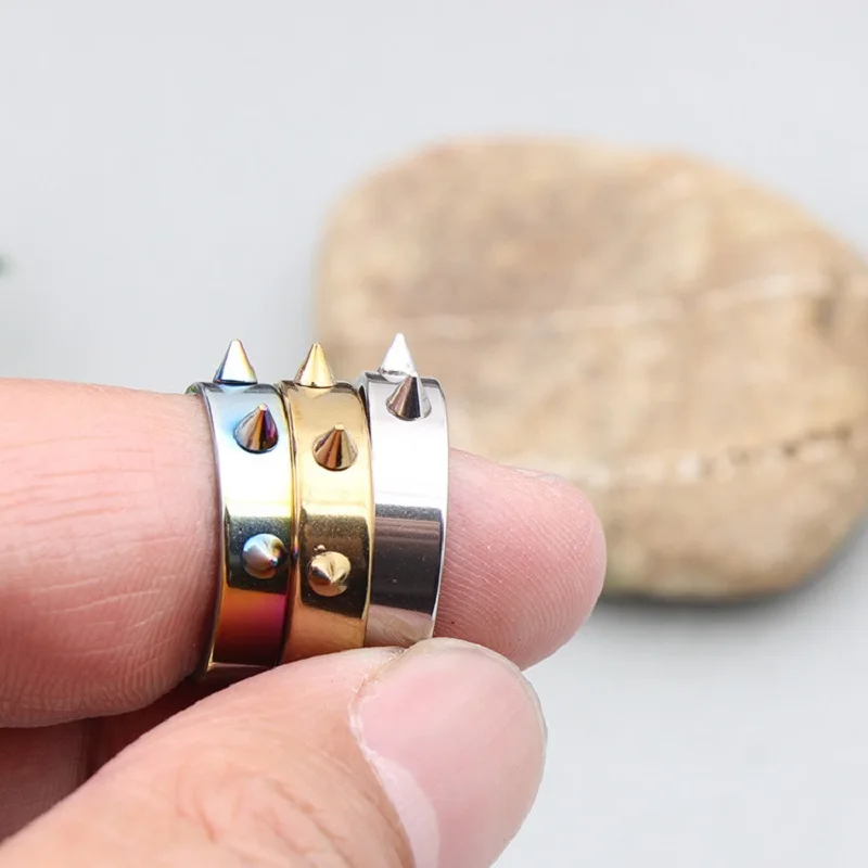 

Self Defense Ring Personal Defense Ring Weapon Titanium Steel Men Women Knuckles Ring for Self-defense - Random Color