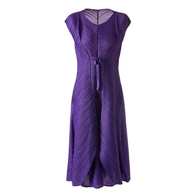 Miyake/ ; модное однотонное платье с короткими рукавами и v-образным вырезом; плиссированное платье; платье с шнуровкой