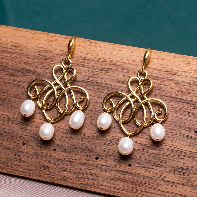 Royal style 14k gold earring (4)