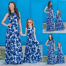 Семейное платье одинаковые Синие Длинные Платья с цветочным рисунком для мамы и дочки повседневные платья без рукавов для девочек