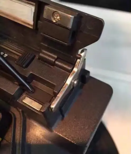 Fujikura-fiber-splicing-machine-fiber-pressure-plate-rubber-pad-Fiber-splicer-Fiber-Holder-1-PCS (4)