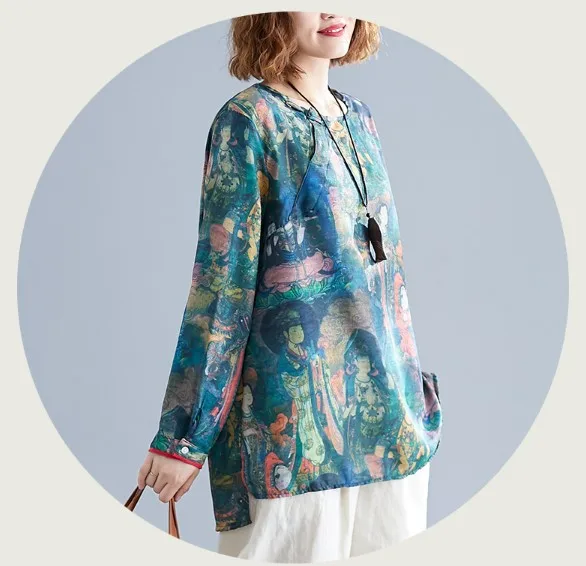 Plus-size women's fall collection features a mura-printed long-sleeved T-shirt with a loose top and pullover